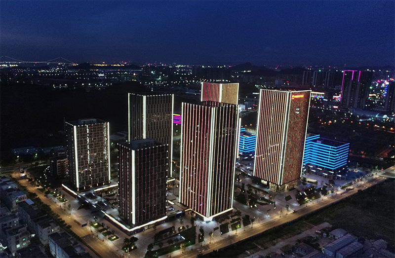 中鐵南方總部基地泛光照明工程側麵實拍圖