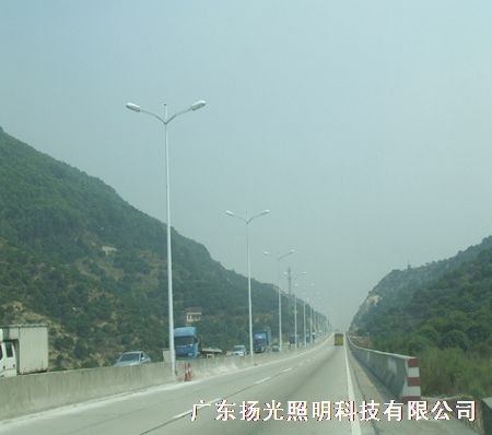 東（dōng）莞厚大路道路照明工程